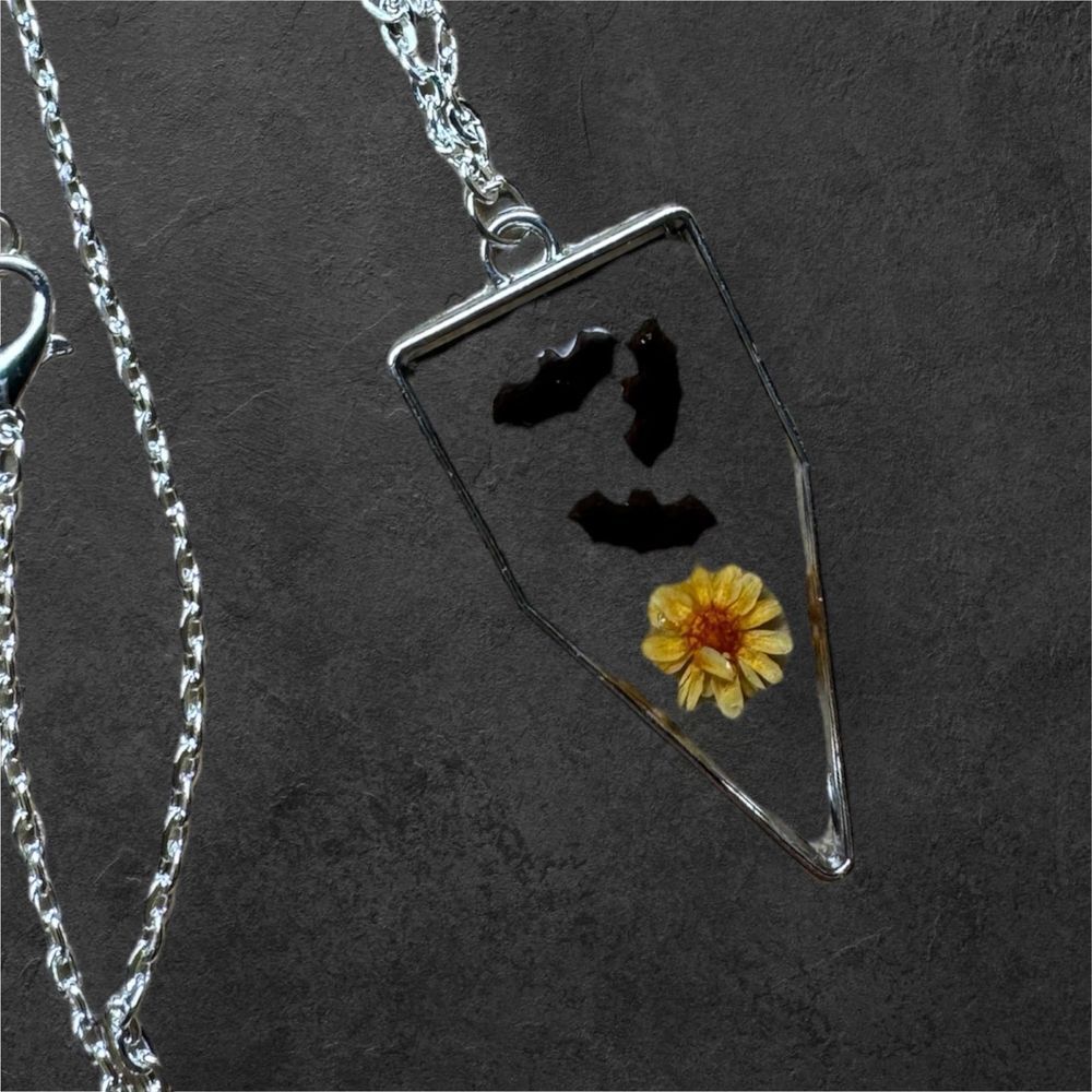 Handmade resin gothic necklace with‎ pressed flowers and bats
